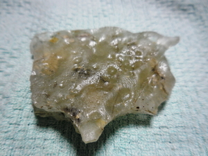 白旗池から交野山に抜ける崖で拾ったガラス片