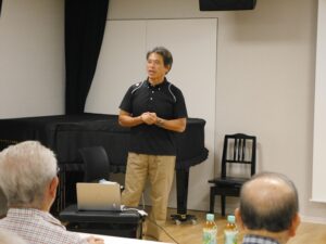 講演中の元橋先生