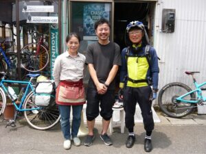 (写真２)私の愛車，奥様，若旦那，私