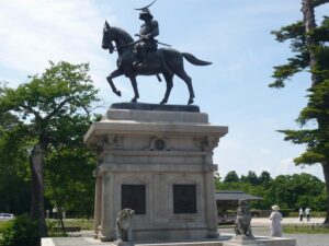 (写真５) 正宗騎馬像