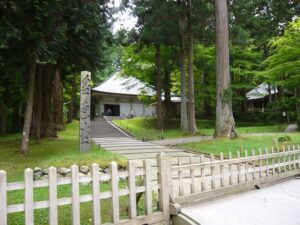 (写真10) 金色堂(覆い堂)