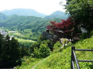 (写真27) 山寺開山堂と小さな納経堂