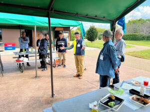 寺村副支部長の音頭で一本締め