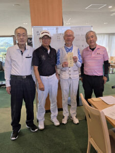 団体優勝の皆さん（左から 瀧、村山、吉田、畑中）