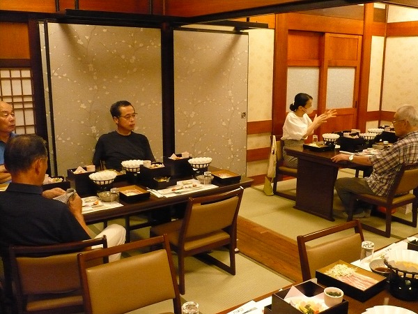 開始を待つ先生と松島さん