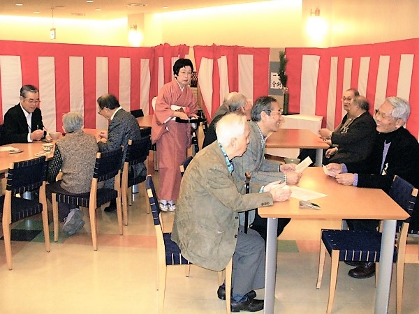 開会までの時間をお茶席で懇談