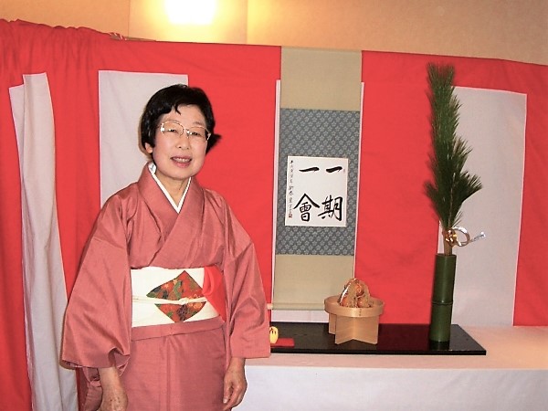 お茶席の色紙などを制作された廣谷弘子会員