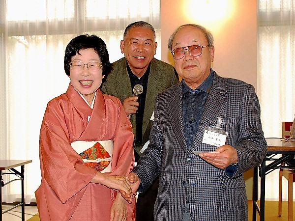 抽選会風景(1等当選を喜ぶ山本芳夫さん)