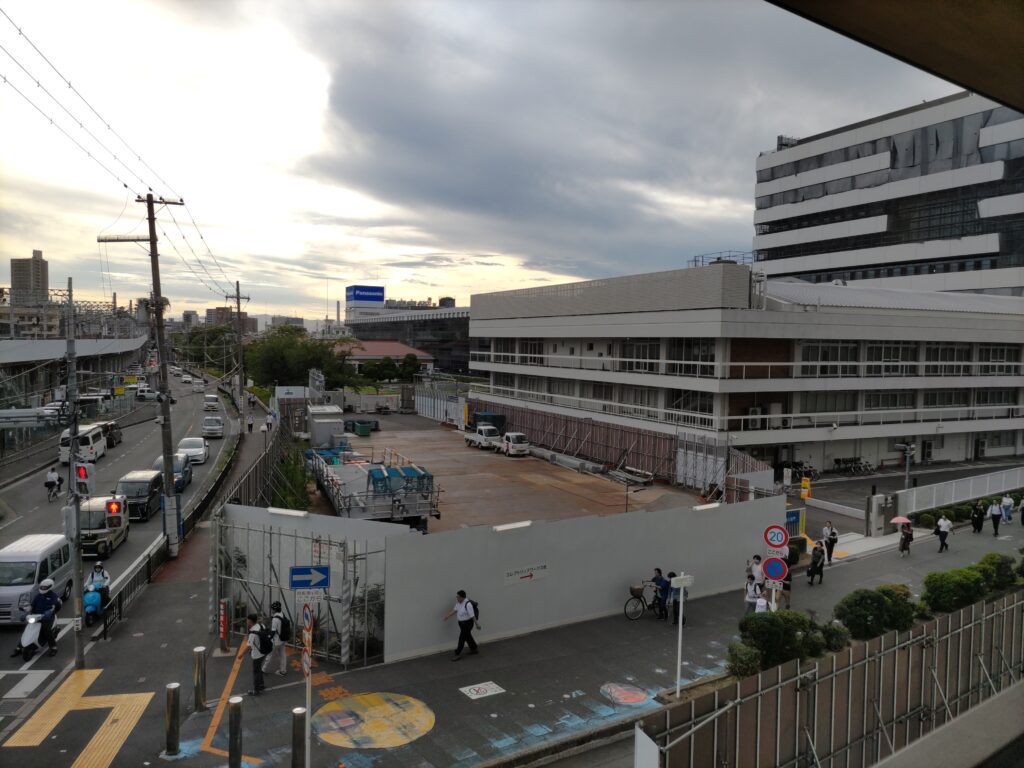 歴史館側は歩道橋工事中