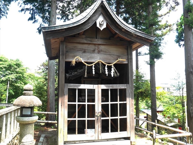 吉利倶八幡宮(木製燈篭奉納)