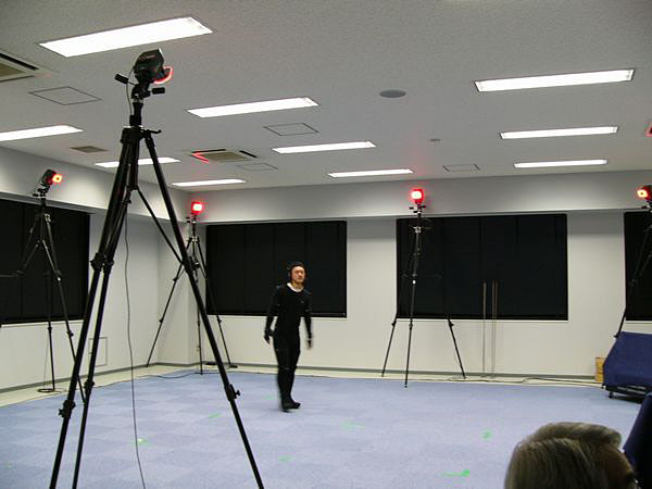 8台のカメラで動きを感知