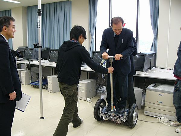 ロボットに試乗