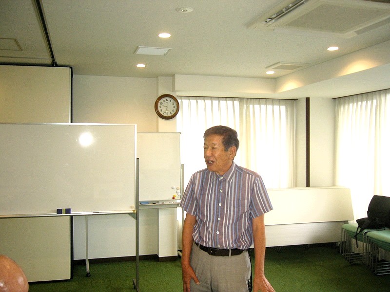 幹事の高野さんが司会進行