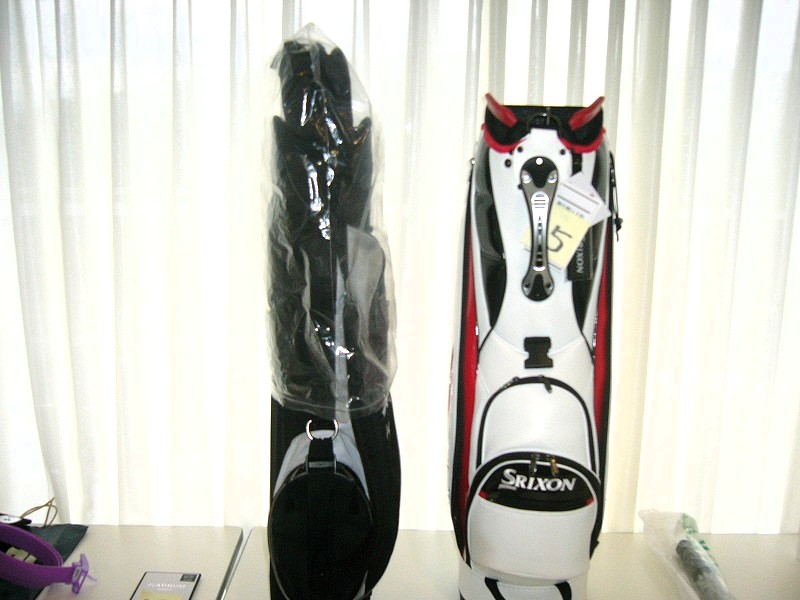 一番人気は右のキャディバッグでした