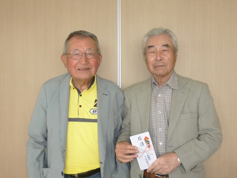 優勝の東條さん（右）