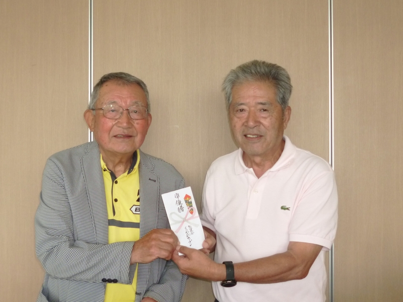 2位の水上さん（右）