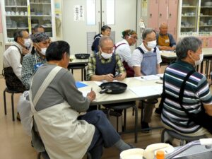 説明を聞く皆さん