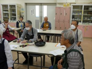 説明を聞く皆さん