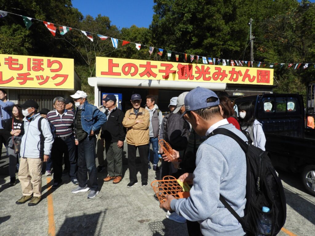 みかん狩り用の袋の配布２