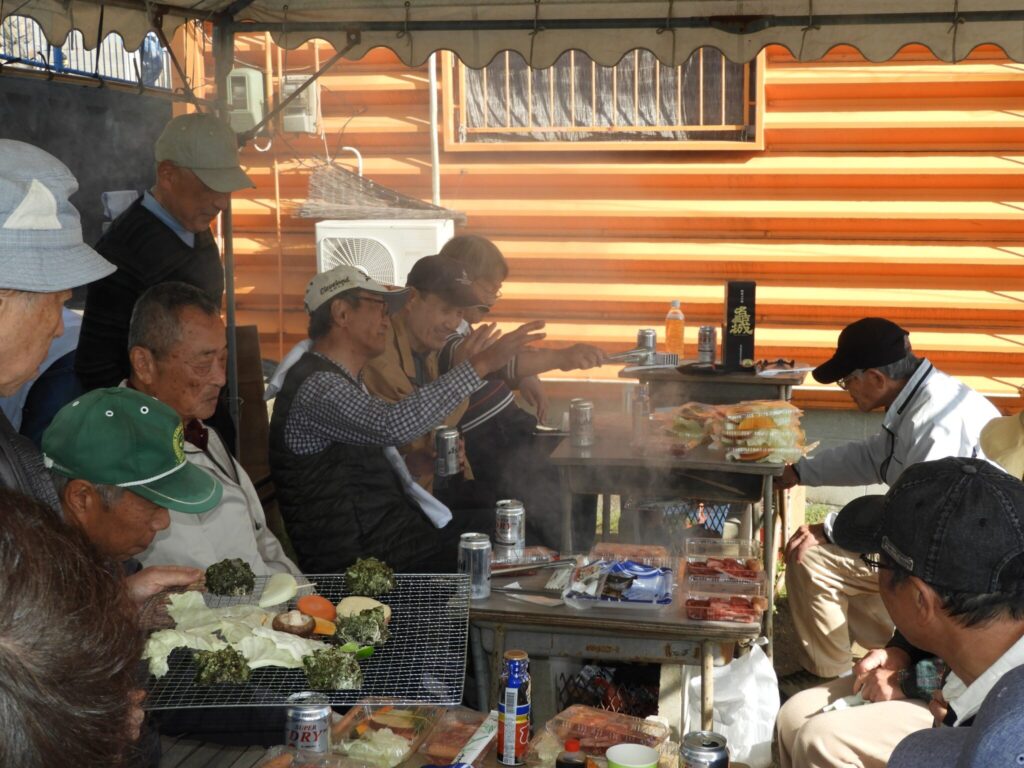 煙りの中での歓談