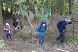 15_残りのメンバーも､あと少しで尾根に！