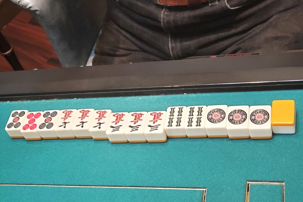 06_堀口さんの役満(四暗刻)は、こんな手