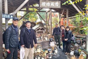 36_たぬき村内での小グループ写真-10！