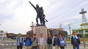 05 日本武尊の像の前で！