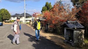 10_お地蔵さんの祠が並んでいます
