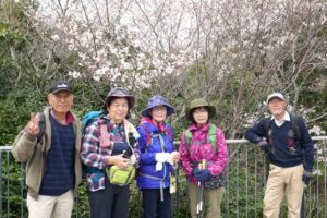 15_さくらの前でパチリ!