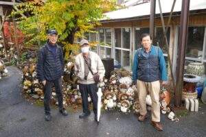 34_たぬき村内での小グループ写真-8！