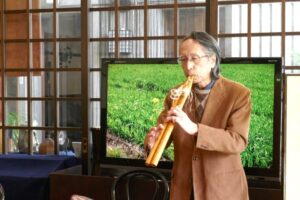 07_柳屋奉善のご主人が､色々な笛を披露！