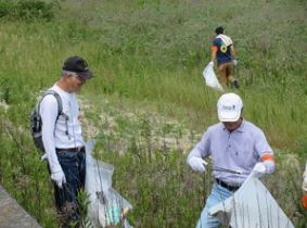 プラゴミ、発泡ゴミいろいろ有ります。