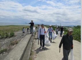 「多くのゴミを拾いました」と会員さん