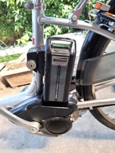 ➄バッテリー・設置状態（鍵付き）