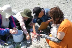 地点③-2_多気町波多瀬で測定中です