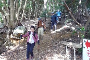 22_ここが、最後尾です!