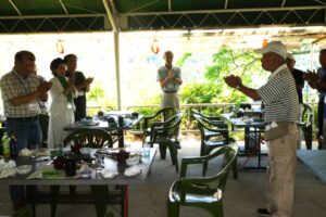 ㉜本小さんの一本締めでお開きです