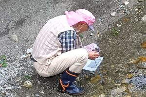 地点①-2_飯高町森の生き物を採集1