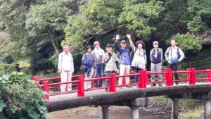 22 亀山公園の橋の上で！