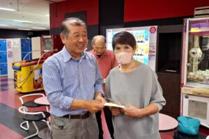 23_表彰式：女性・１位の刀根さん！