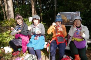 40_馬山・山頂で、昼食タイム!