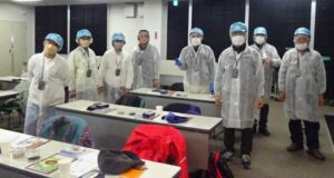 16 工場見学には正装で