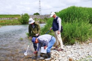 地点⑤-1_櫛田川の水を採取します