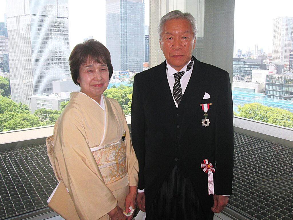 5月28日(天皇陛下に拝謁の日) ご夫婦で 記念撮影