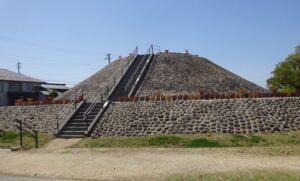 06 大塚古墳全景