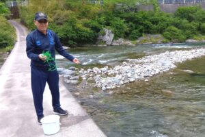 地点②-1_飯高町下粟野平松橋の沈下橋にて