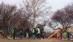 08 梅の花を眺めて