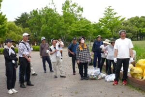 27_閉会の挨拶を聴かれる皆さん！