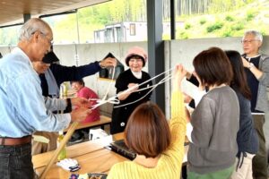 23_一番長いひもの人が賞品ゲット！